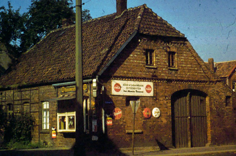 Der nahe Kiosk von Bonewald im alten Bauernhaus vom Scheider Pfeiffer an der Ecke Grünaustraße bestand vor dem Neubau von Vehhoff bis 1962.