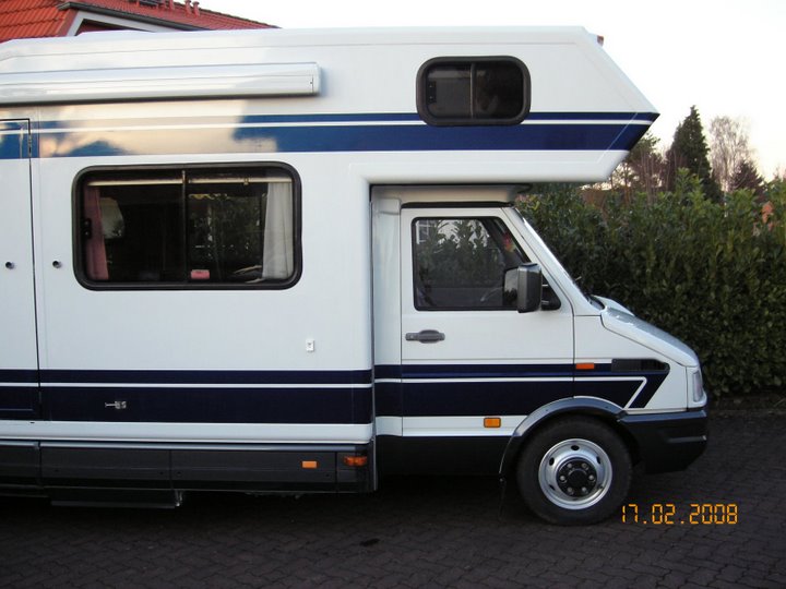 Der Schadensort mit Pilzbefall ist hier ein Wohnmobil, quasi ein "fahrbahres Gebäude".