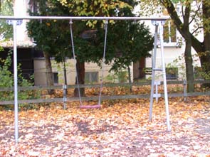 Karnevall im Stadtwald - sogar Bäume werden abgefüllt.